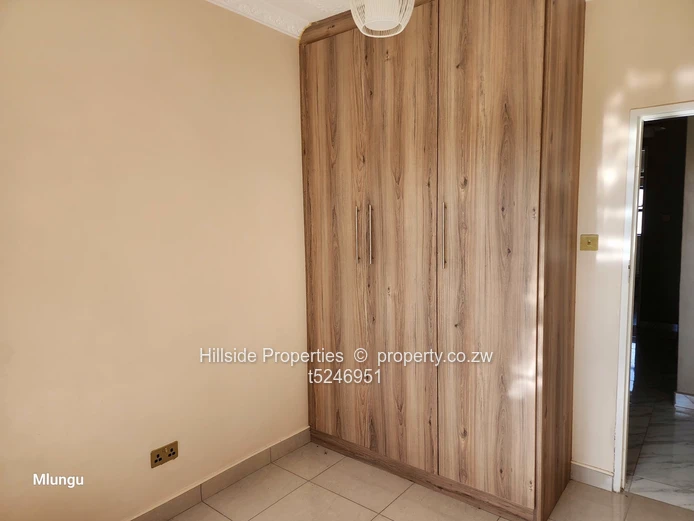 Manresa 6 bed house to Let 