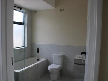 3 Bedroom Flat & Apartment