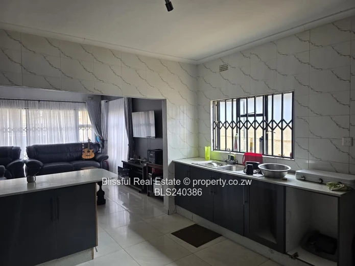 House For sale in Fairview park  Ruwa