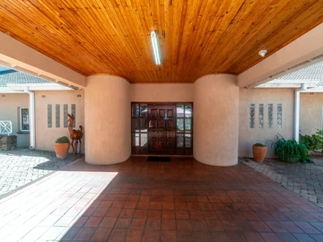 6 Bedroom House