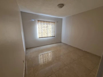 2 Bedroom Flat & Apartment