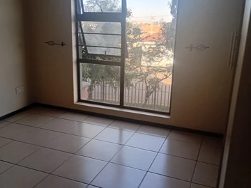 2 Bedroom Flat & Apartment
