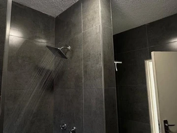 2 Bedroom Flat & Apartment