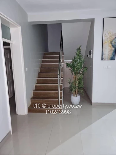 Townhouse to rent in Greencroft 