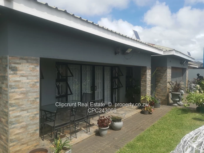 Ashdown Park - Neat and Modern House For Sale