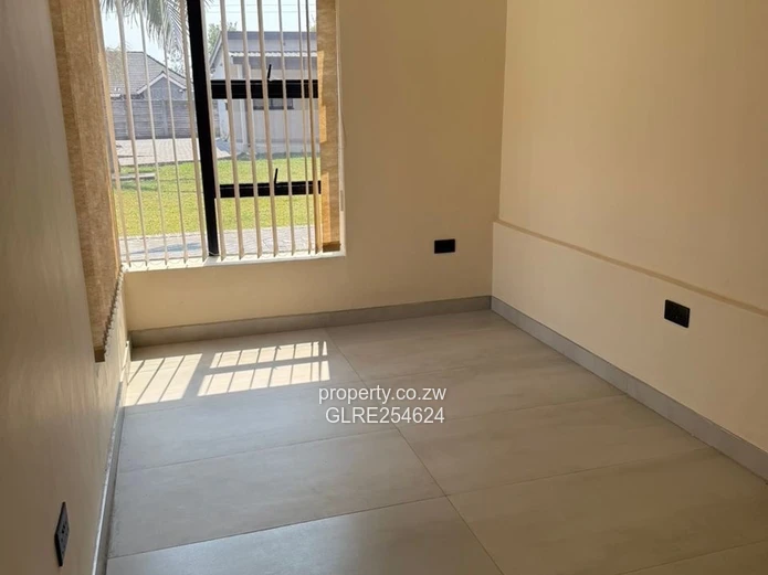 Modern Milton Park Office with Training Room, Pool & Borehole
