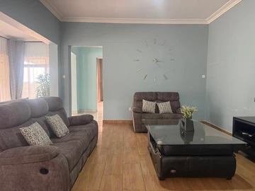 6 Bedroom House
