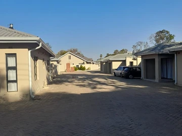 3 Bedroom Flat & Apartment