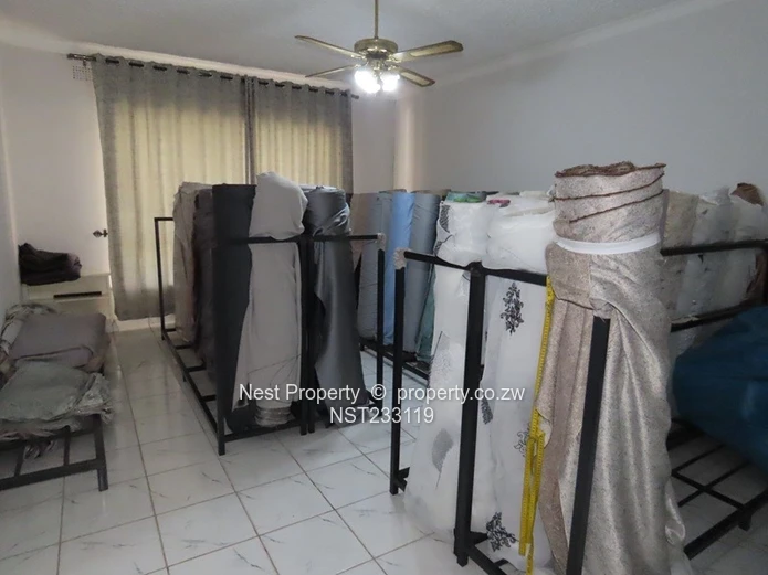 Neat 2 Bedroom Flat -  Avenues! (Sole Mandate)