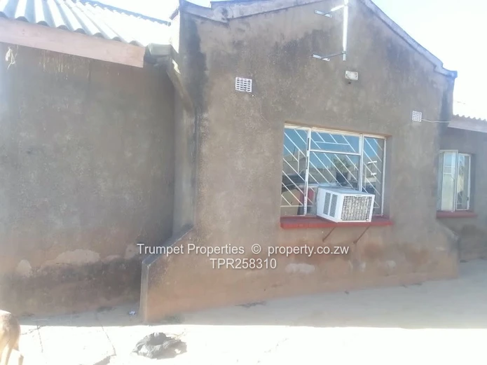 Corehouse for sale in Budiriro Tabudirira Area