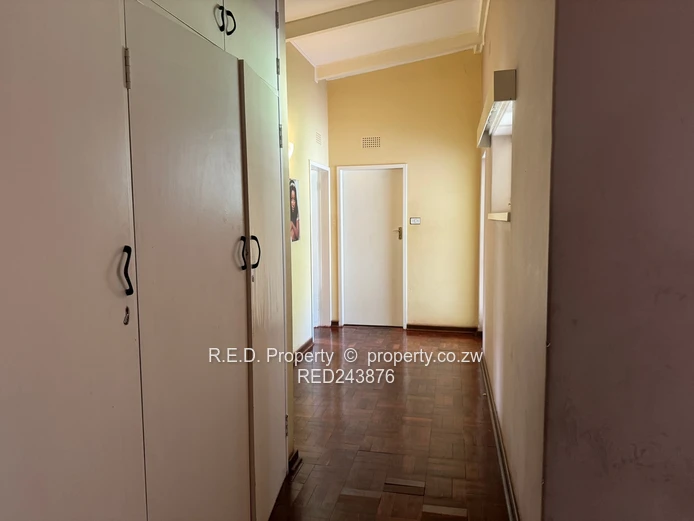 Spacious Family Home In Hillside!