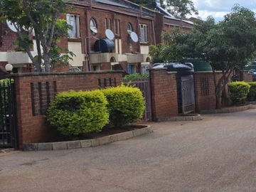 3 Bedroom Flat & Apartment