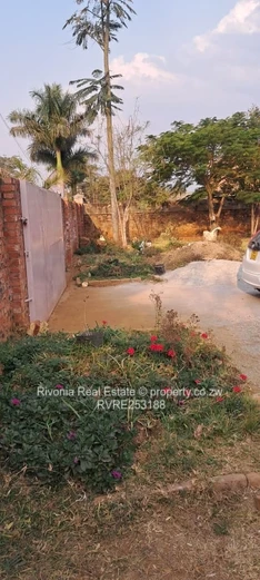 4-Bed Family Home in Nharira — 2440m² with Borehole