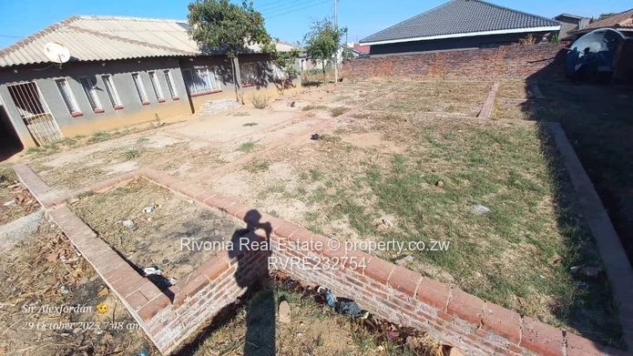 300m² Fully  Serviced Stand with box  Damofalls (Sole Mandate)