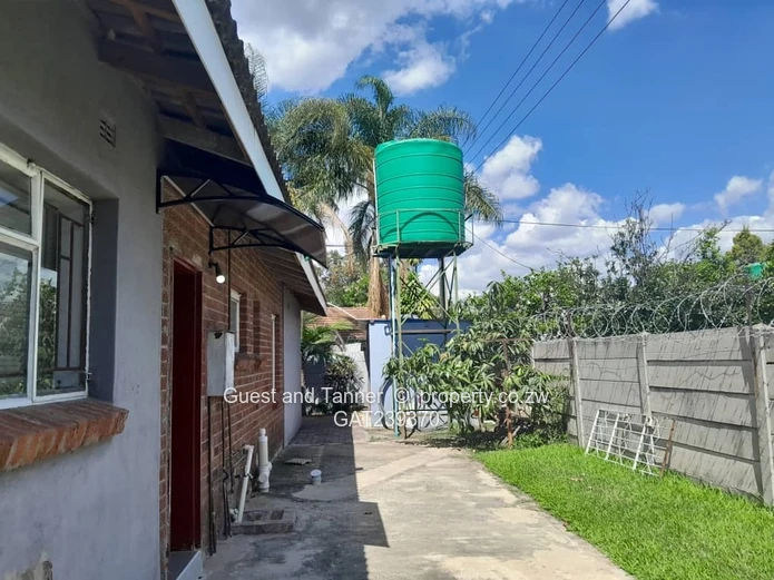 3BR Chadcombe House for Rent - Walled, Gated with Water Tank