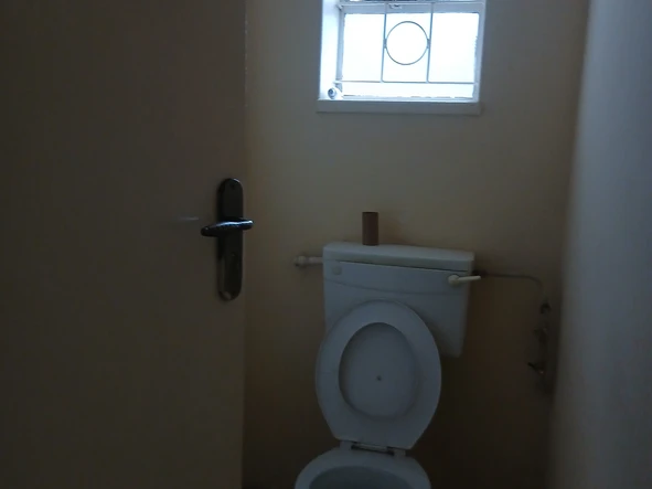 2 Bedroom Flat & Apartment