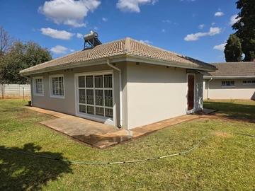 2 Bedroom Flat & Apartment