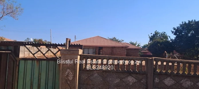 incomplete 5 bedroom house for sale in Tynwald 