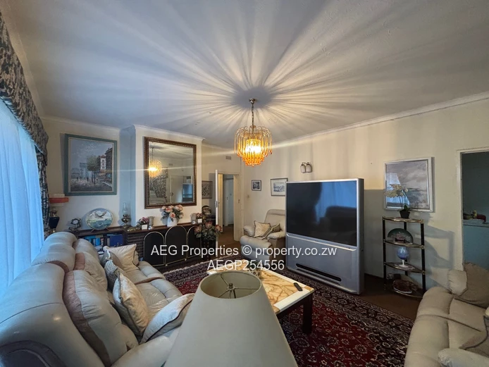 Vainona: 4-Bed Home with Pool & Mature Gardens