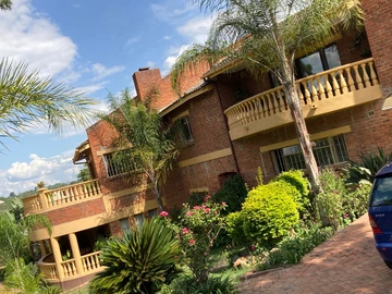 9 Bedroom House