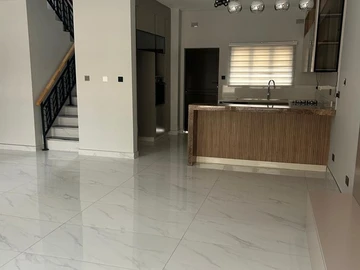 3 Bedroom Flat & Apartment