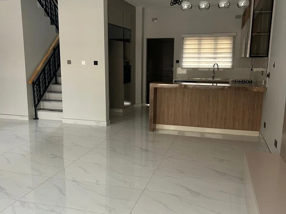 3 Bedroom Flat & Apartment