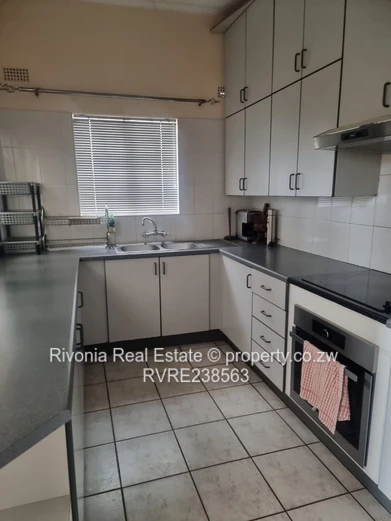 3 Beds Helensvale ,fully furnished garden flat to let 