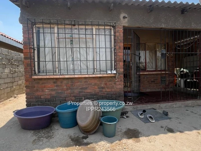 4-Bed House in Zengeza 2 with Secure Walled Yard (Sole Mandate)
