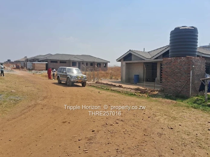Glaudina 2-Bed Home - Borehole, Freestanding Tub & Stylish Dining
