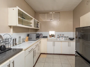 2 Bedroom Flat & Apartment