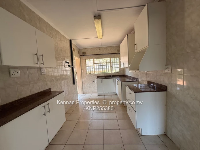 3 bedroom cluster unit available for rent 
