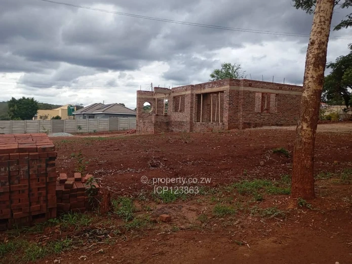 2000m² Residential Land for Sale in Prestigious Glen Lorne, Harare with  3 bed cottage at roof level