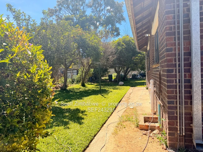 Exceptional 5-Bedroom Executive Home with Self-Contained Cottage – Old Windsor