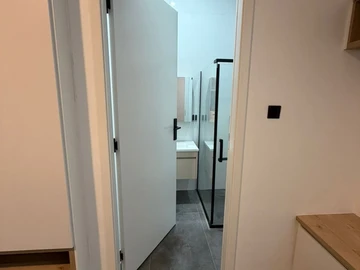 2 Bedroom Flat & Apartment