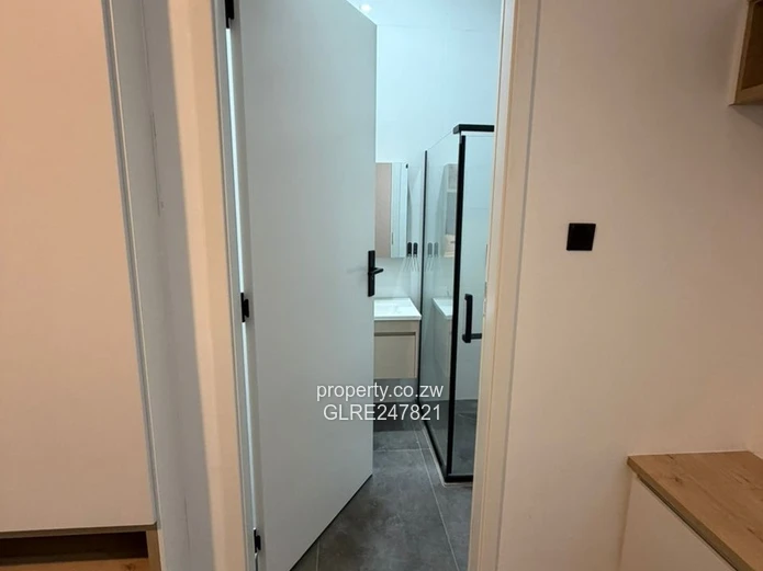 Modern Furnished 2-Bed Flat with Leather Living Area - Borehole