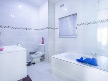 3 Bedroom Flat & Apartment