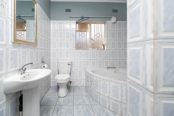 House for sale in Waterfalls/Picnic Park Area (Sole Mandate)