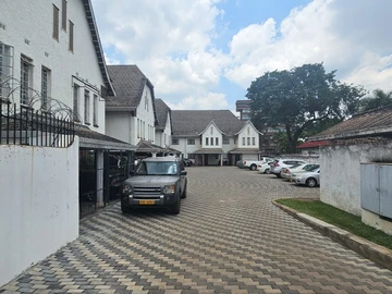 3 Bedroom Flat & Apartment