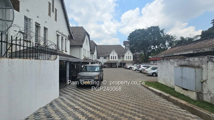 3 Bedroom Duplex In Prime Avenues Location