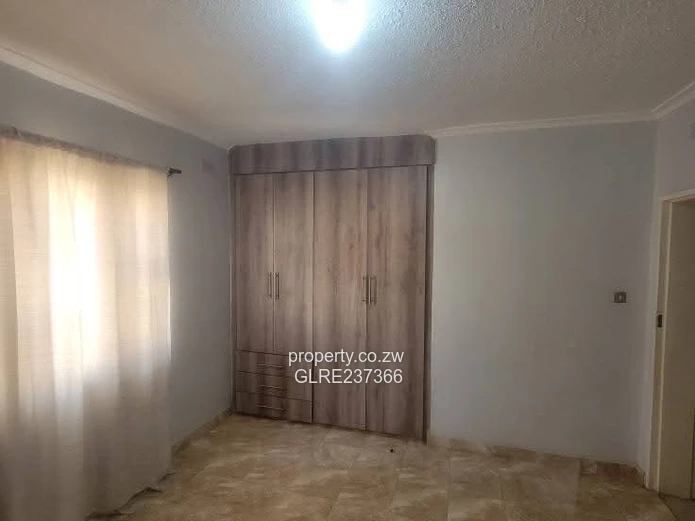 NEW BLUFFHILL ,WESTGATE Neat n spacious 3beds FULLHOUSE To Let