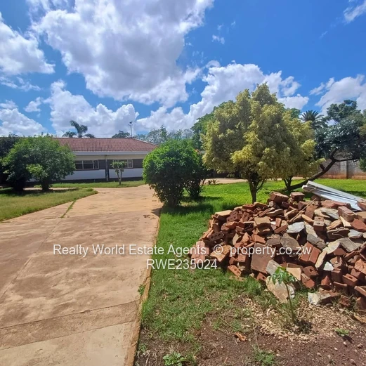 Three Bedroomed Property To Rent-Suitable for Commercial Use