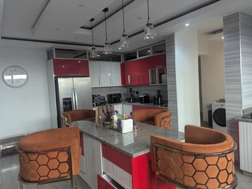 5 Bedroom House