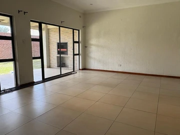 3 Bedroom Flat & Apartment
