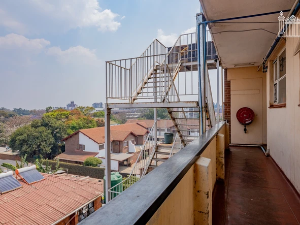 2 Bedroom Flat & Apartment