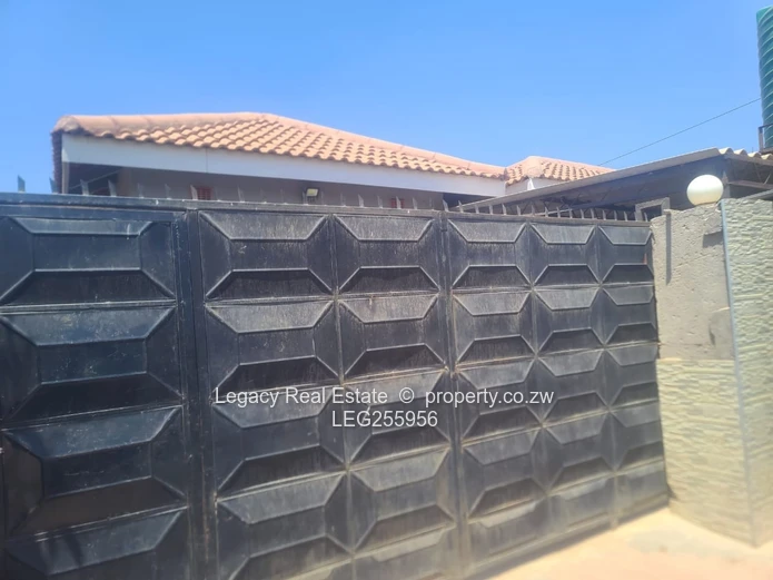 Renovated Budiriro 4BR with Borehole & Garage