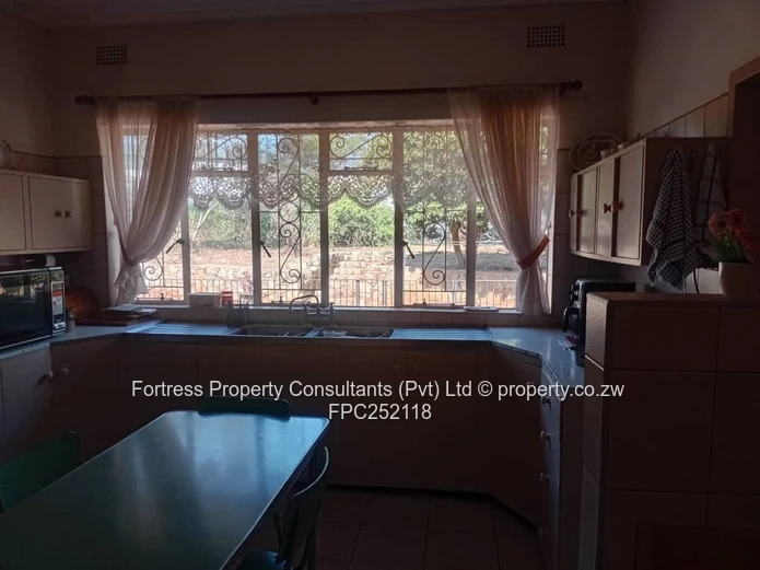 Spacious 3-Bed Home on 9 136m² with Massive Re-Development Potential