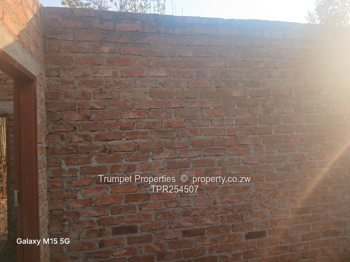 Borrowdale 2-bed Brick Shell on 1847m2, terms accepted (Sole Mandate)