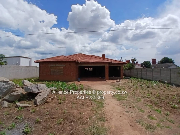 Premium Investment Canvas: Spacious 5-Bedroom Shell on 600sqm in Coveted Zimre Park