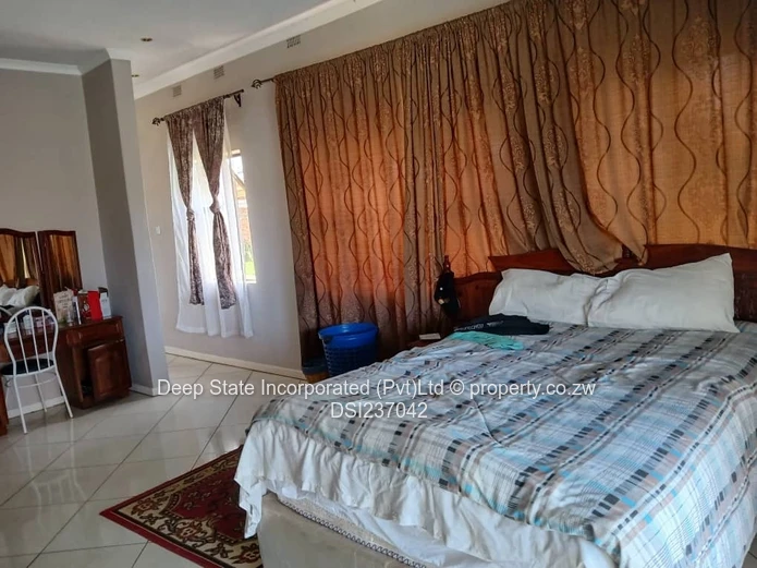 Borrowdale Pomona house for sale .