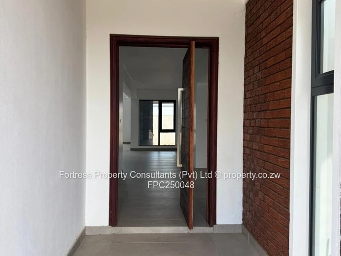 Borrowdale West 4-Bed: Loft, Covered Patio & very secure